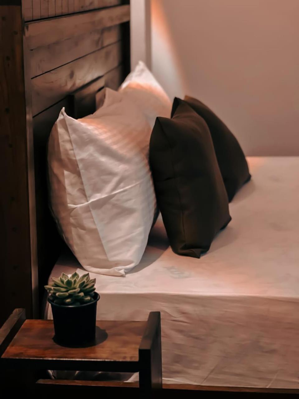 Haven Harbour 호텔 엘라 외부 사진